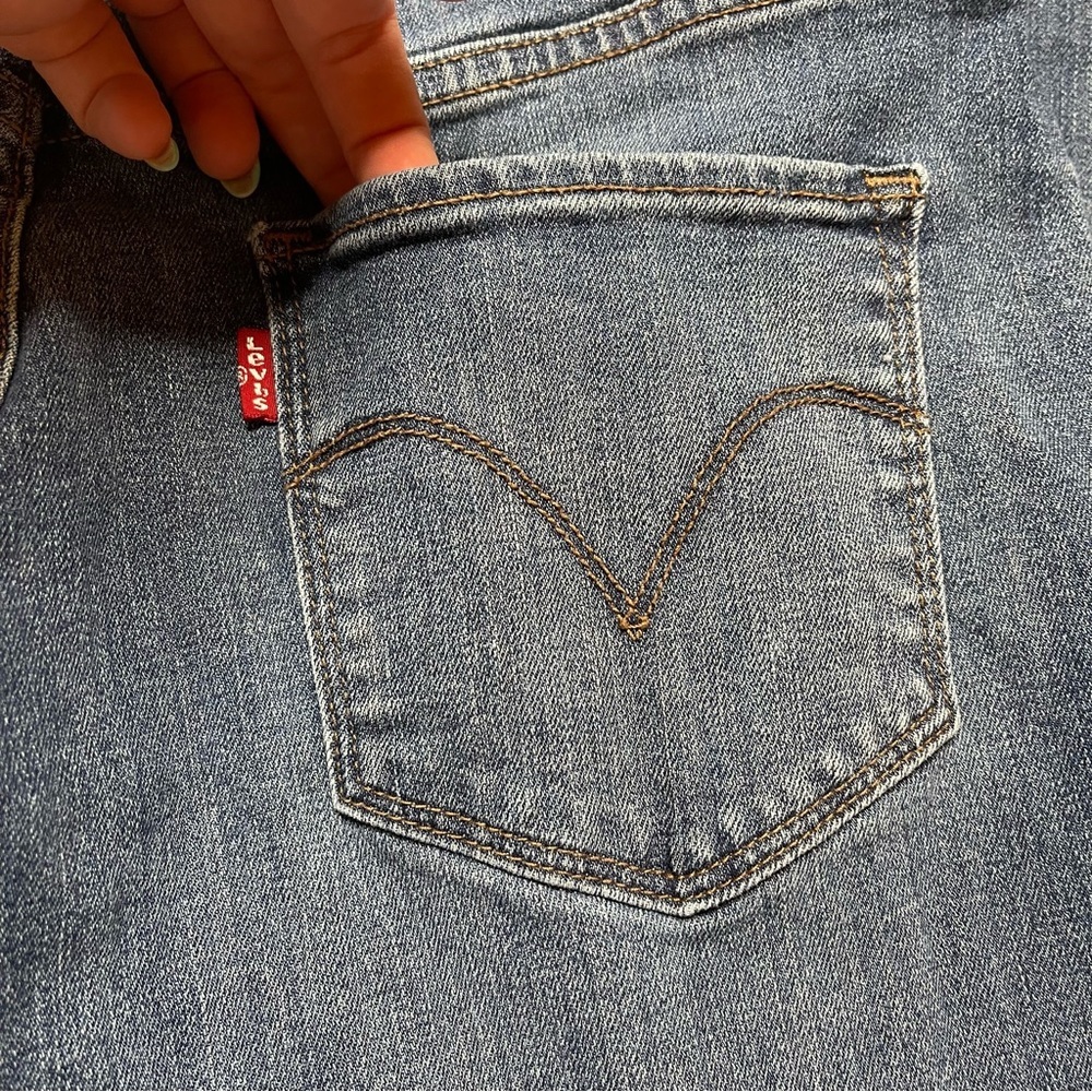 Levis Medium Washed Mid Rise Skinny Jeans (31)‎ - Picture 6 of 11